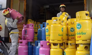 Nguồn cung bảo đảm, vì sao giá gas bán lẻ liên tục tăng?