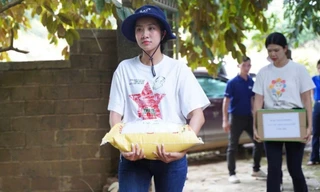 Hoa hậu Việt Nam 2024 Hà Trúc Linh tham gia cứu trợ tại vùng lũ