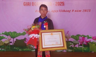 Tặng Huân chương Lao động hạng Nhất cho Trưởng bản Mùa A Thi cứu 90 người