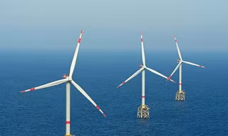 Đề xuất nhà đầu tư dự án điện gió ngoài khơi phải có ý vốn điều lệ tối thiểu 10.000 tỷ đồng.