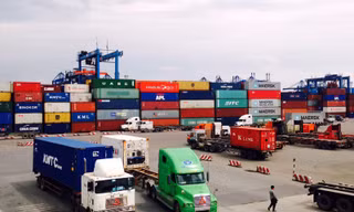 Lạm phát 5 tháng vượt 4%, Việt Nam nhập siêu gần 14 tỷ USD