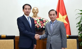 Bí thư Trung ương Đảng, Bộ trưởng Ngoại giao Lê Hoài Trung tiếp Đại sứ Trung Quốc tại Việt Nam Hà Vĩ, ngày 11/9/2025 Ảnh: Báo TGVN 