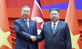 Chủ tịch Kim Jong Un chủ trì lễ đón trọng thể Tổng Bí thư Tô Lâm thăm Triều Tiên