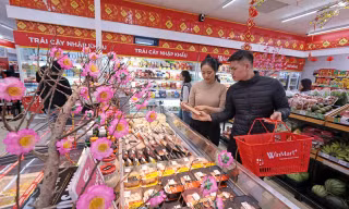 Thị trường ngày 28 Tết sôi động, khách đến siêu thị tăng 100%