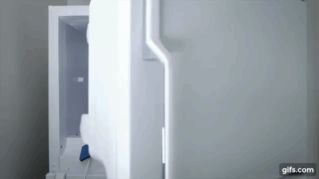 Cận cảnh MacBook Pro 2018 phải đặt vào tủ lạnh mới đạt được tốc độ cao nhất.