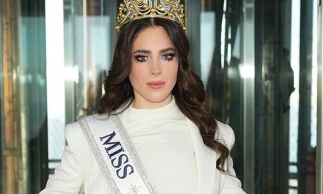 Hoa hậu Hoàn vũ cãi tay đôi với khán giả 