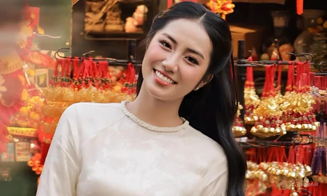 Dàn hoa, á hậu khoe dáng với áo dài Tết
