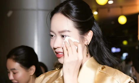 Thanh Thủy bật khóc khi trở lại Nhật Bản 