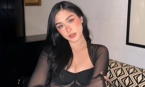 Á hậu Quốc tế từ bỏ danh hiệu