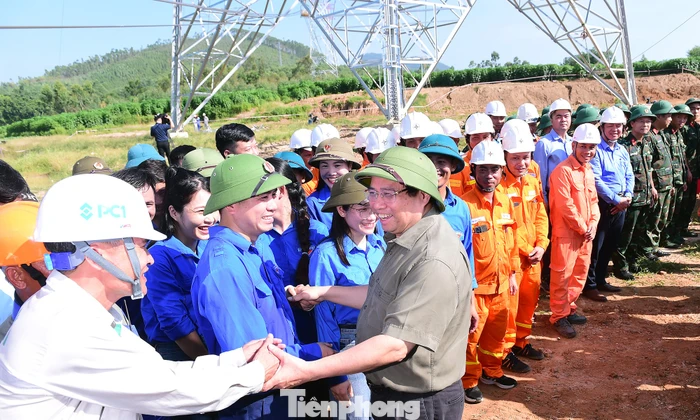 Thủ tướng kiểm tra tiến độ thi công Dự án Đường dây 500kV Lào Cai-Vĩnh Yên