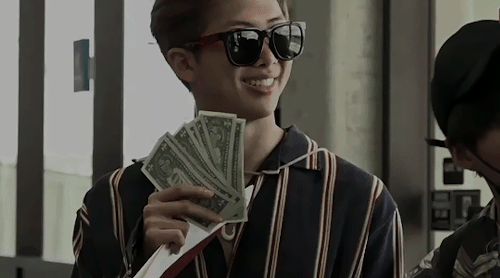 Phải tính đến thời gian và mức độ khả thi của kế hoạch để dành tiền. Phải tính đến thời gian và mức độ khả thi của kế hoạch để dành tiền.