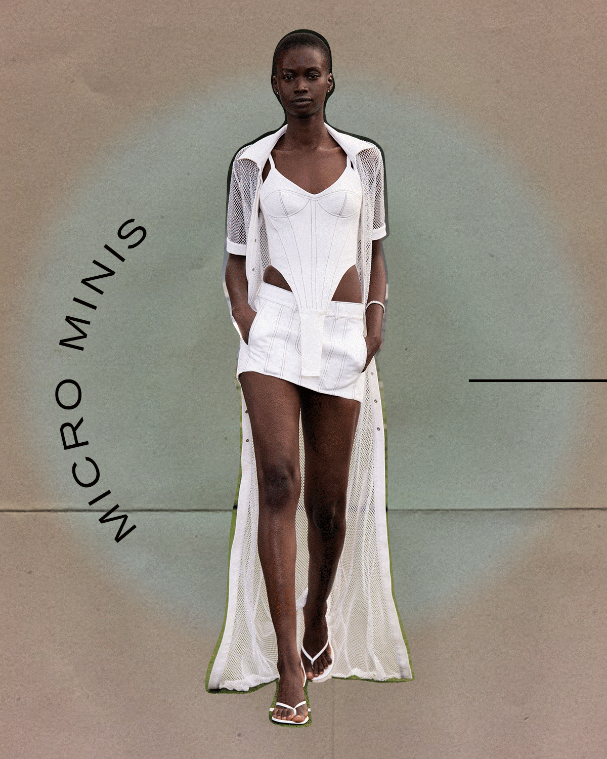 Váy siêu nhỏ khiến chân bạn dài hơn, màu sắc càng tươi sáng thì trông càng hiện đại.