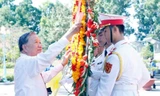 Tổng Bí thư Tô Lâm dâng hoa, dâng hương tại Nghĩa trang Liệt sỹ Trà Võ