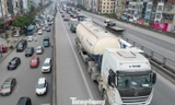 Xe tải 'phớt lờ' giờ cấm, Vành đai 3 trên cao lại ùn tắc