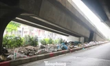 Chủ tịch Hà Nội chỉ đạo xử lý tình trạng rác dày đặc đường Vành đai 2, Vành đai 3