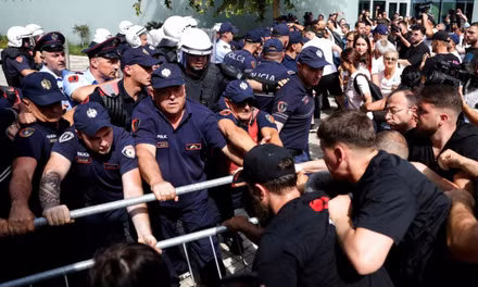 Albania truy nã doanh nhân bán đất cho con rể Tổng thống Mỹ Trump