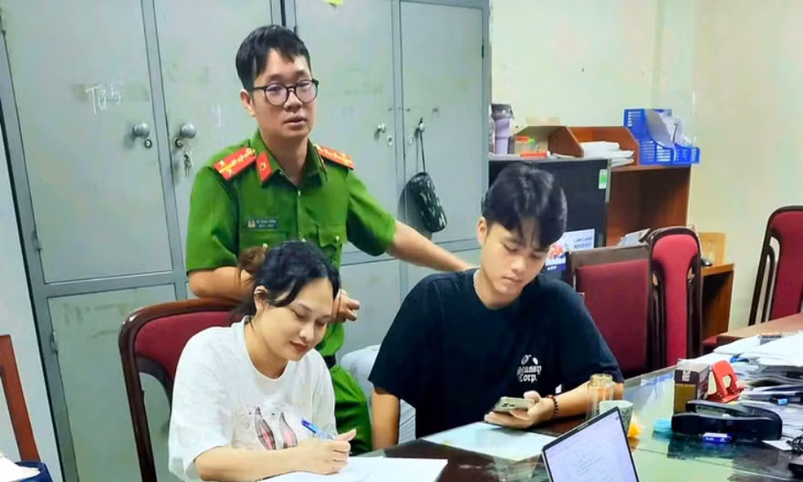 Vợ cũ của Mr Hunter khai về nguồn gốc 143 miếng vàng bị cảnh sát thu giữ