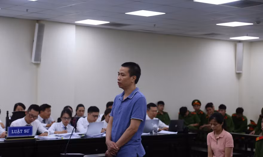 Ảnh xét xử vợ chồng chỉ đạo 17 đồng phạm sản xuất, tiêu thụ 13 triệu sản phẩm sức khỏe giả