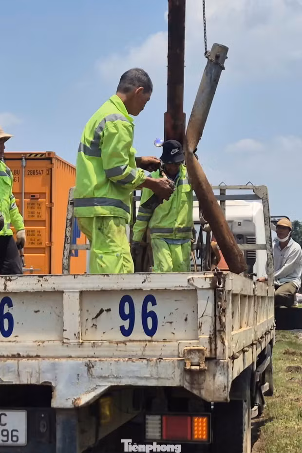 Khẩn trương khắc phục hiện trường vụ cháy xe khách làm 7 người tử vong trên quốc lộ 1
