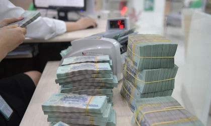 Ngân hàng tất tay 'săn khách' gửi tiền lãi suất cao 