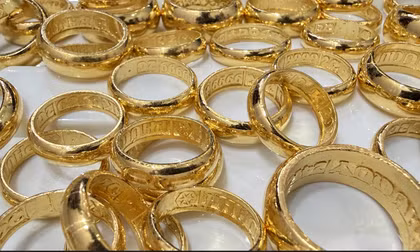 Giá vàng đồng loạt giảm rất mạnh