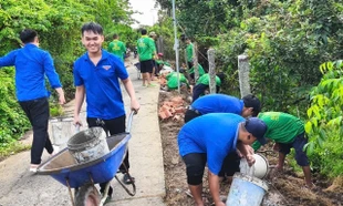 Hơn 2,8 tỉ đồng làm lợi cho người dân ngày cao điểm xây dựng nông thôn mới 