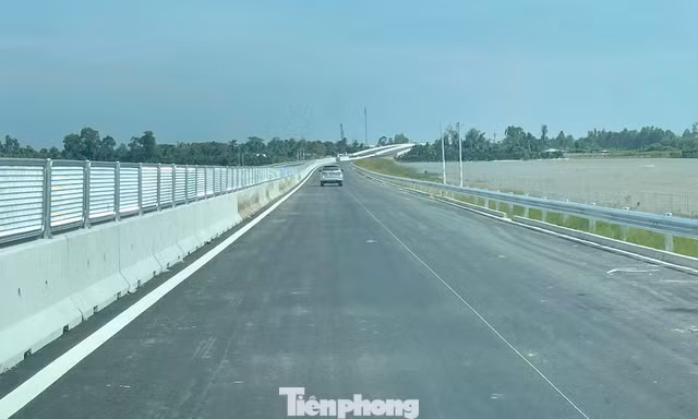 Cận cảnh cao tốc Cần Thơ - Cà Mau sắp thông xe