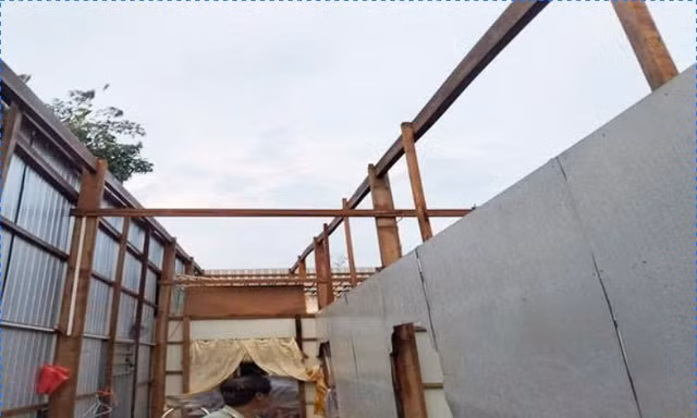 Dông lốc giữa mùa khô làm 47 căn nhà tốc mái tại Đồng Tháp