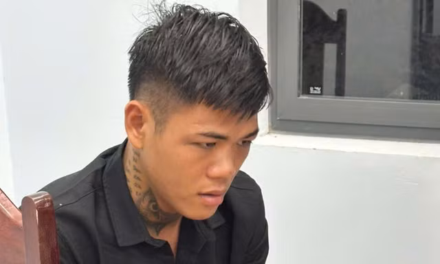Bắt tên cướp dùng mã tấu chống trả công an