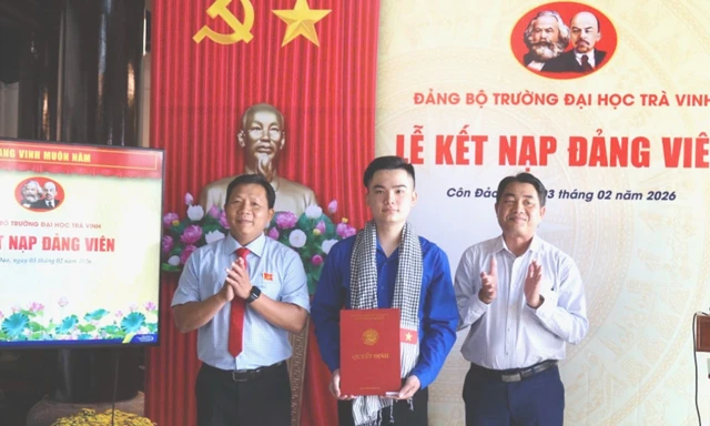 Sinh viên được kết nạp Đảng tại Côn Đảo vào đúng ngày thành lập Đảng