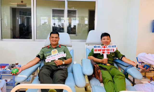 Chiến sĩ Công an Cần Thơ chia sẻ ‘giọt máu nóng’ vì cộng đồng