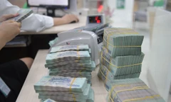 Ngân hàng tất tay 'săn khách' gửi tiền lãi suất cao 