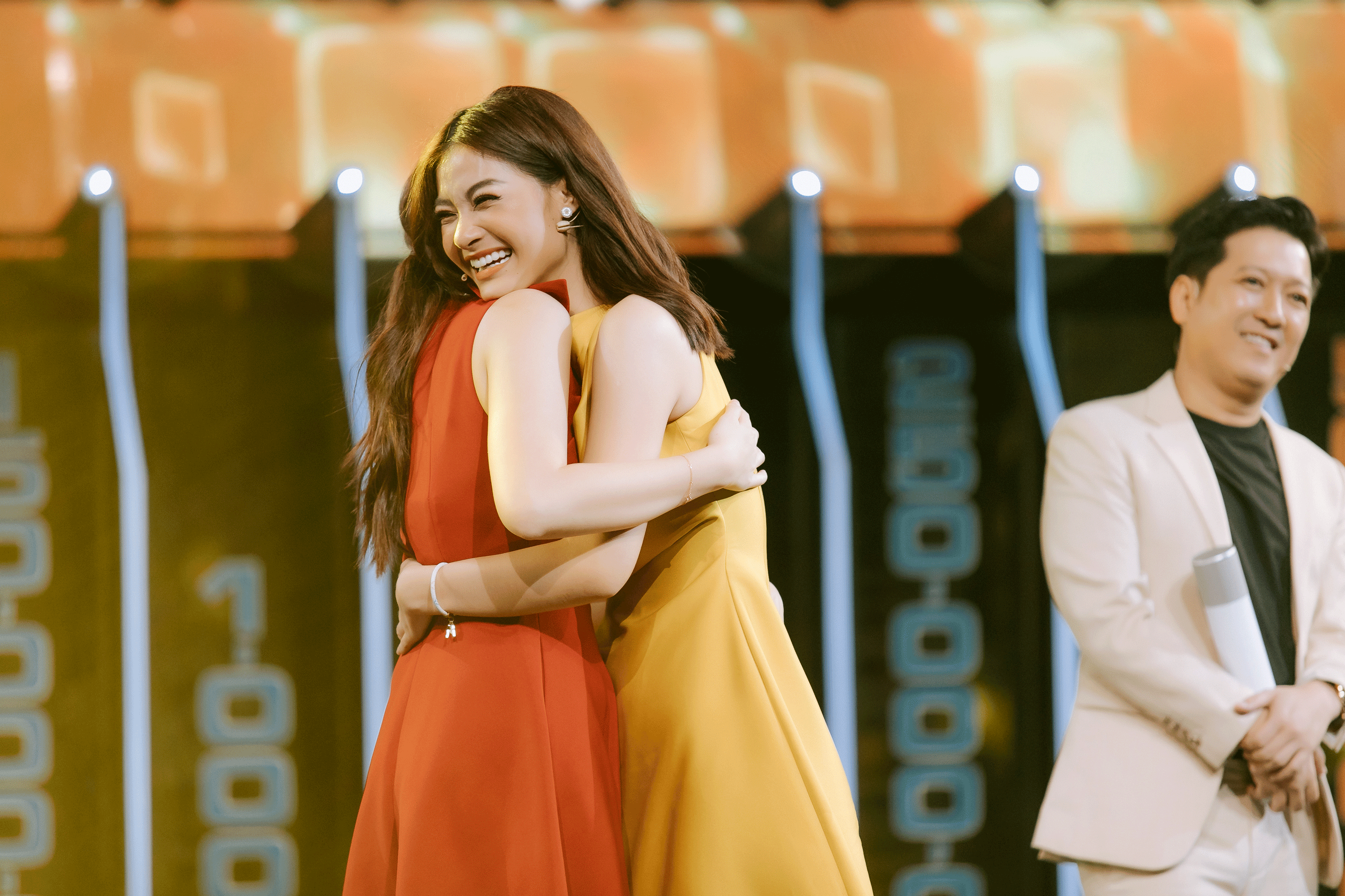 Trường Giang ngỡ ngàng trước ‘kỷ lục vàng’ của Á hậu Tường San và Kiều Loan ảnh 4