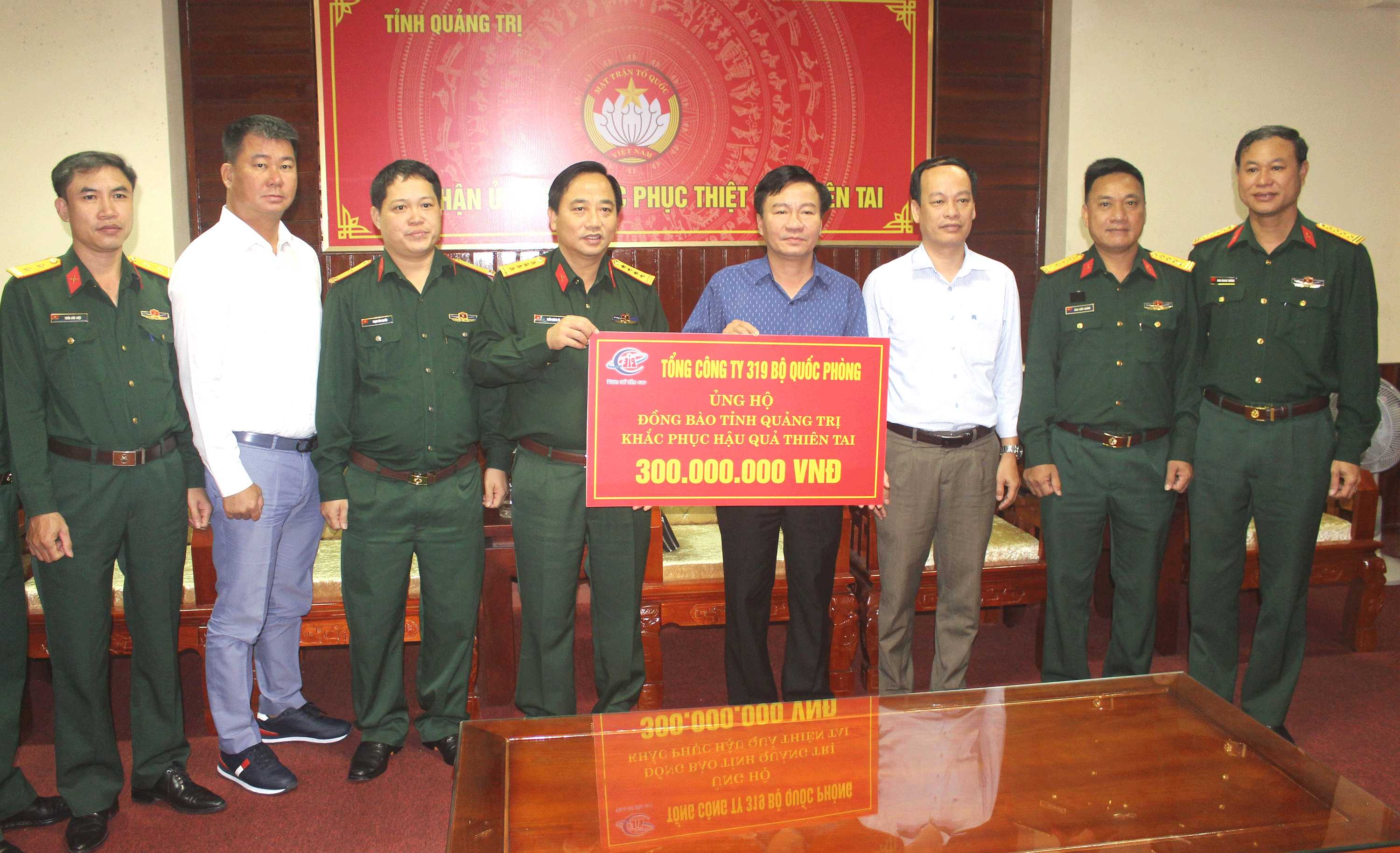 Chung tay ủng hộ đồng bào miền Trung vượt qua trận lũ lịch sử ảnh 5