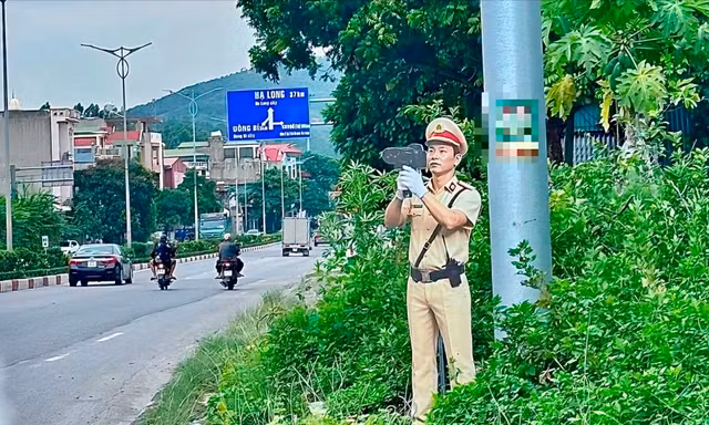 Mạng xã hội khen nức nở 'chiêu' đặt mô hình CSGT bắn tốc độ ở Quảng Ninh