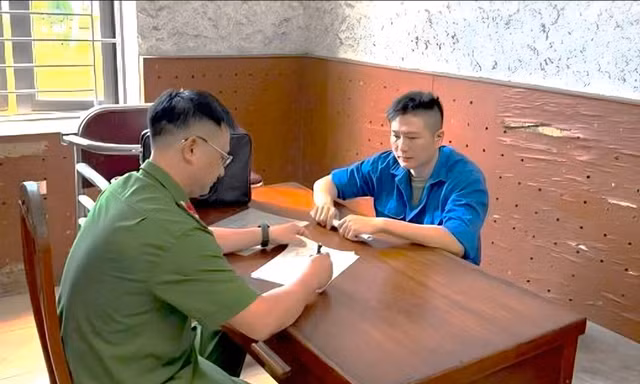 Thế chấp sổ đỏ giả, thuê xe tự lái mang đi cầm cố