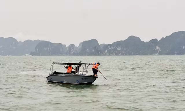 Tìm thấy thi thể cháu bé mất tích trong vụ lật tàu ở vịnh Hạ Long