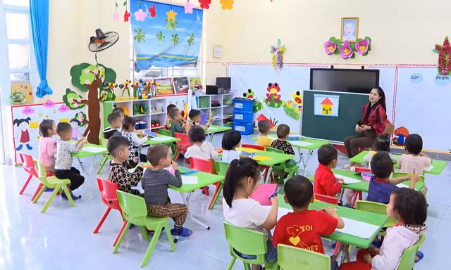 Quảng Ninh hiện thiếu khoảng 4.000 cán bộ quản lý, giáo viên và nhân viên các cấp học.