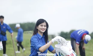 Tuổi trẻ tỉnh Bắc Ninh thu gom rác thải, bảo vệ môi trường