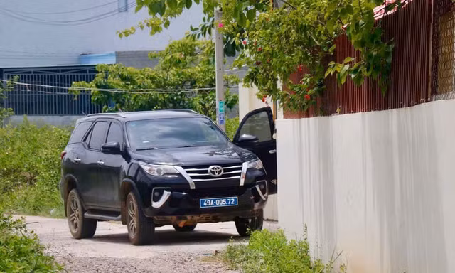 Công an khám xét một công ty hoạt động trong lĩnh vực mua bán nợ 