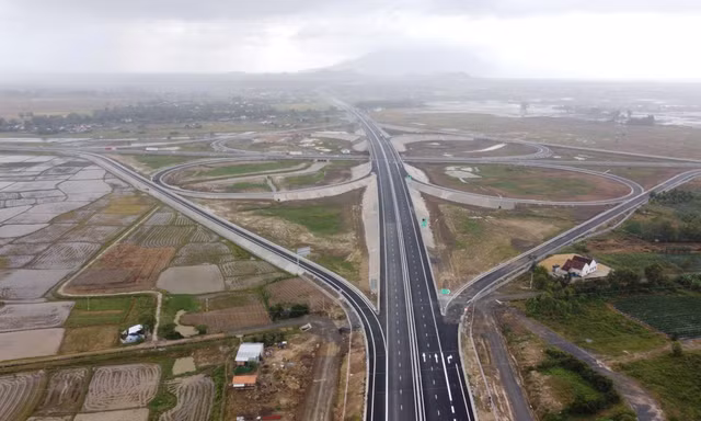 Cận cảnh 20km cao tốc Khánh Hòa - Buôn Ma Thuột sắp thông xe kỹ thuật