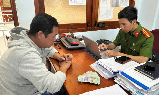 Người phụ nữ rút tiền từ ATM bị theo dõi, móc trộm 90 triệu đồng