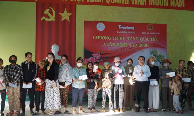 Báo Tiền Phong phối hợp cùng Quỹ Thiện tâm trao 150 suất quà Tết tại Khánh Hòa