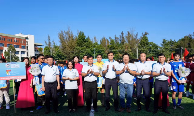 Bí thư thứ nhất T.Ư Đoàn dự lễ khai mạc giải bóng đá Thanh Niên sinh viên quốc tế