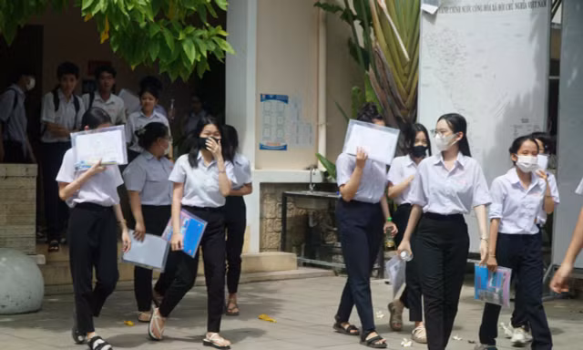 Chưa bắt buộc học sinh Khánh Hòa phải mặc chung đồng phục
