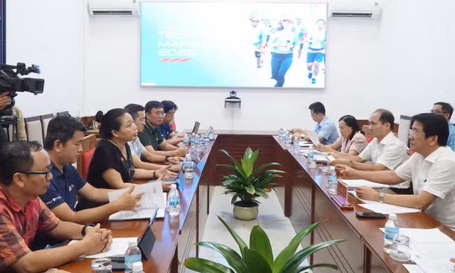 UBND tỉnh làm việc với Báo Tiền Phong.