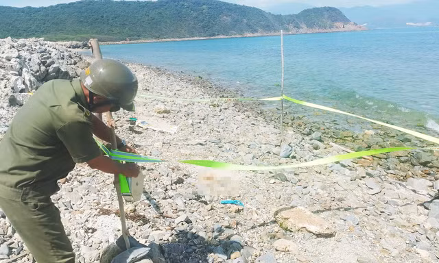Phát hiện đoạn chân người trôi dạt vào bãi biển ở Khánh Hòa