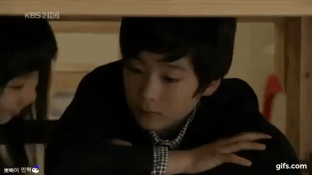 Năm 2009, Moon Bin đảm nhận vai So Yi-Jeong của Kim Bum thời trẻ trong Vườn sao băng và bắt đầu tích lũy kinh nghiệm diễn xuất. Năm 2009, Moon Bin đảm nhận vai So Yi-Jeong của Kim Bum thời trẻ trong Vườn sao băng và bắt đầu tích lũy kinh nghiệm diễn xuất.