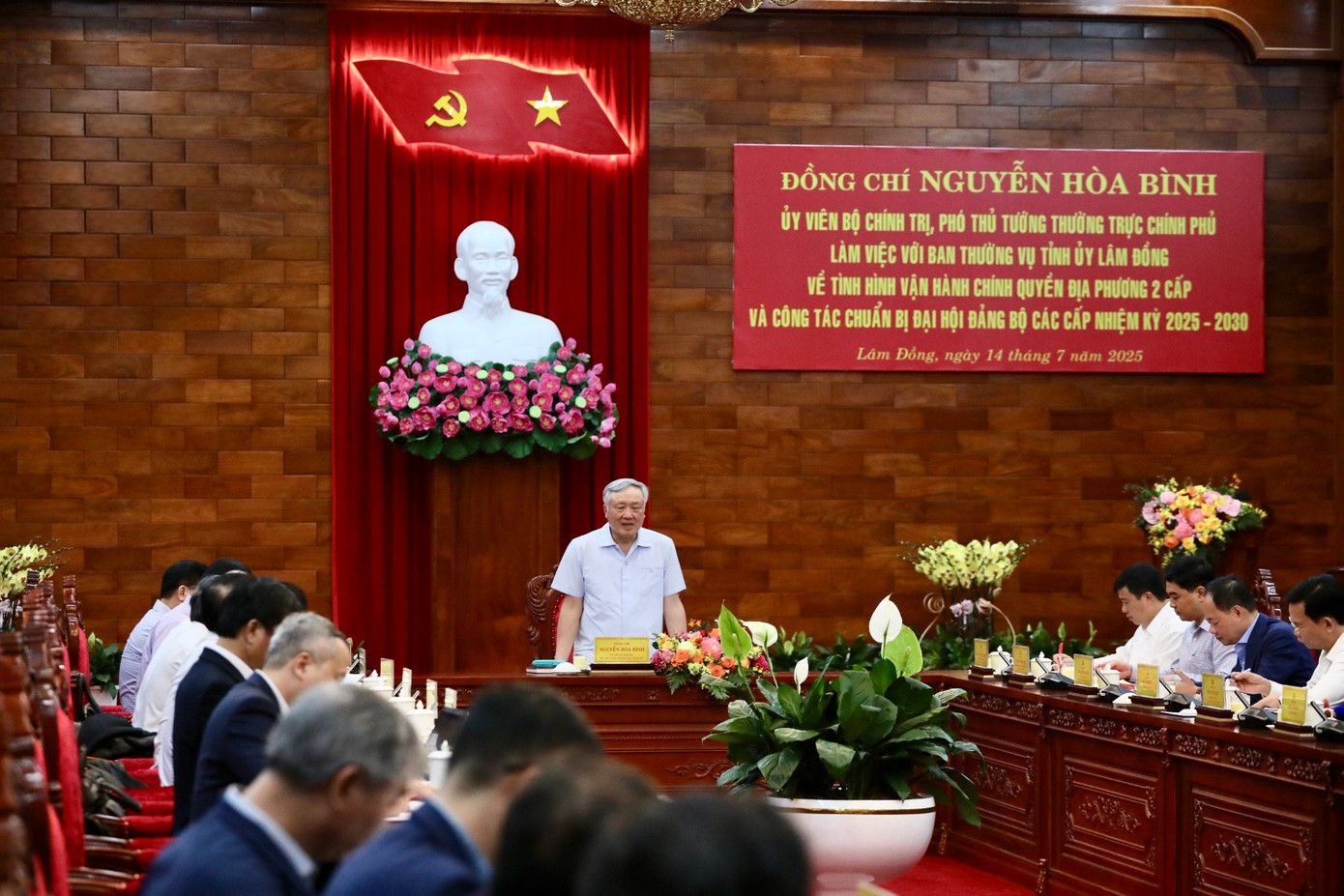 Quang cảnh buổi làm việc. imgl9451.jpg