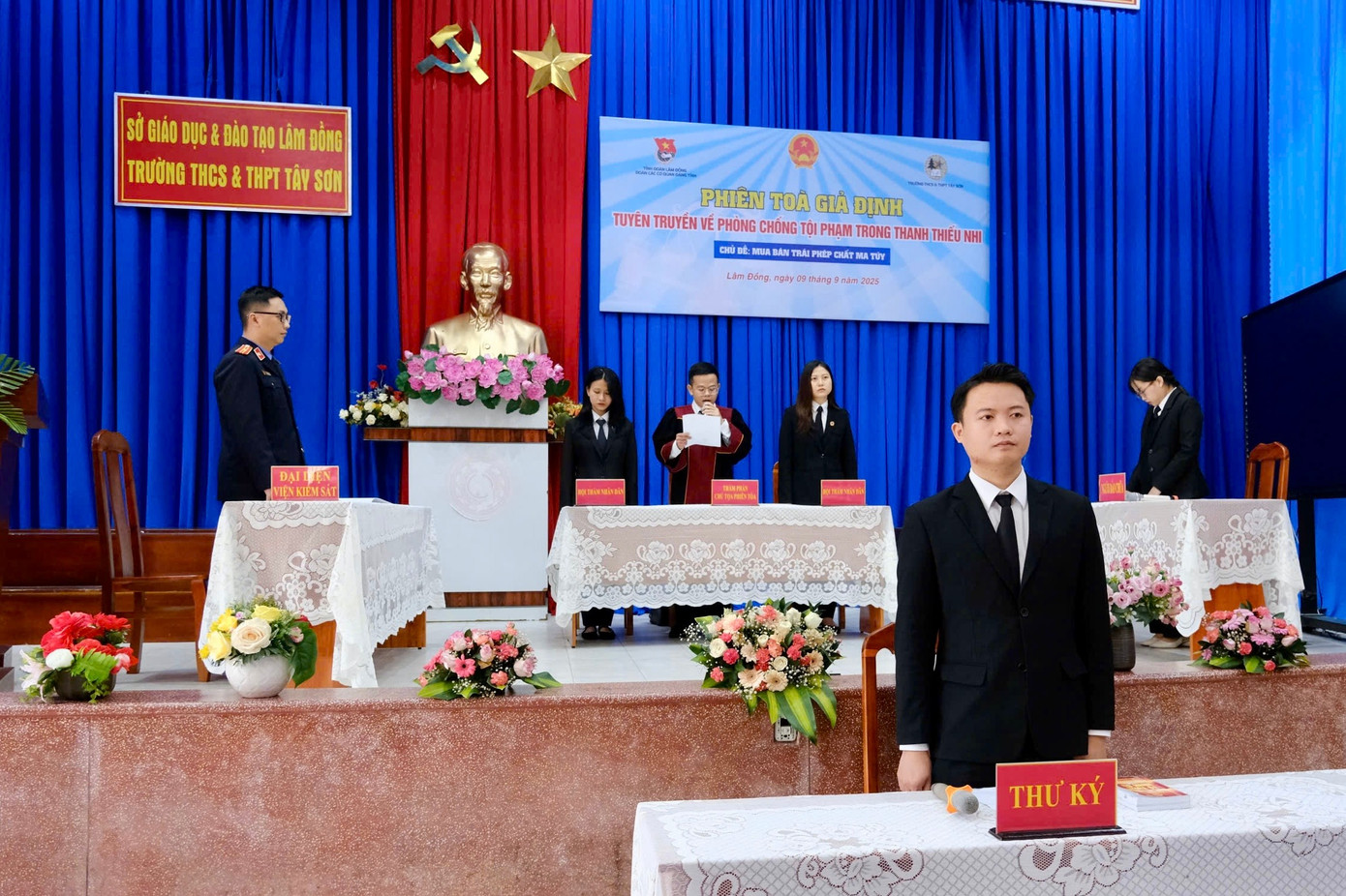 Quang cảnh phiên tòa. img-8412.jpg